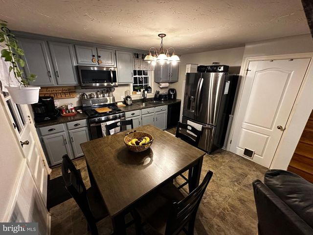 751 VILLAGE RD, York, PA 17404