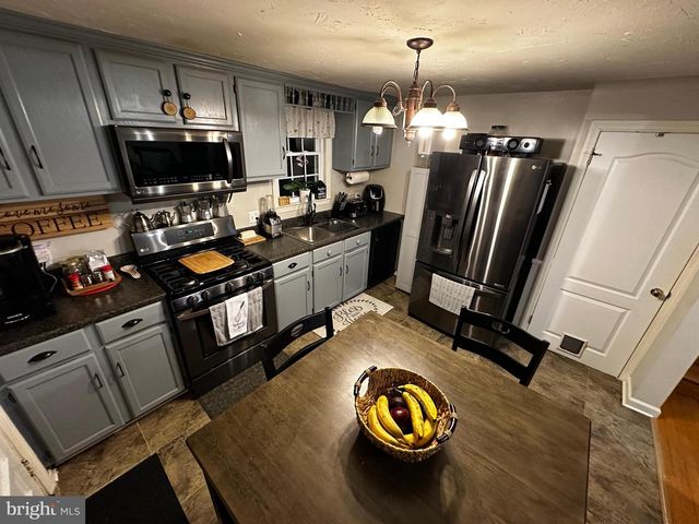 751 VILLAGE RD, York, PA 17404