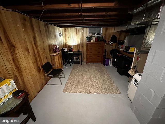 751 VILLAGE RD, York, PA 17404