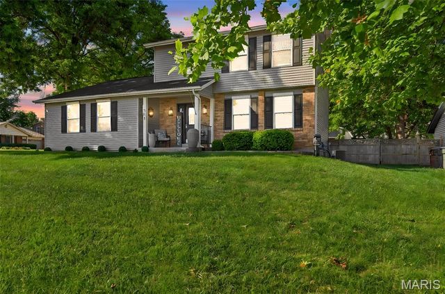 301 Rachels Trail, St Peters, MO 63376