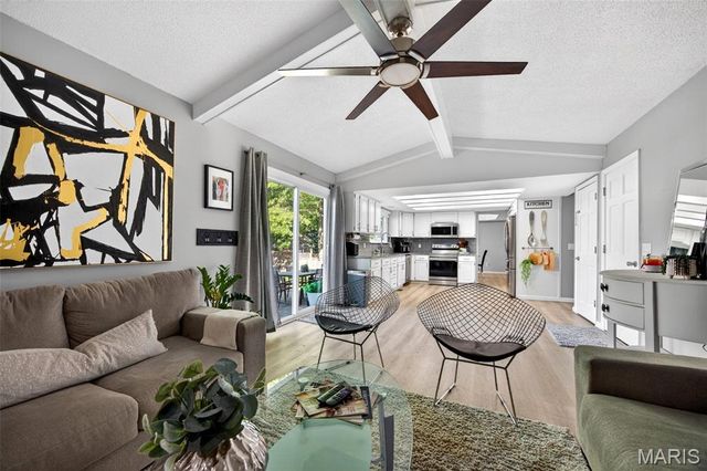 301 Rachels Trail, St Peters, MO 63376