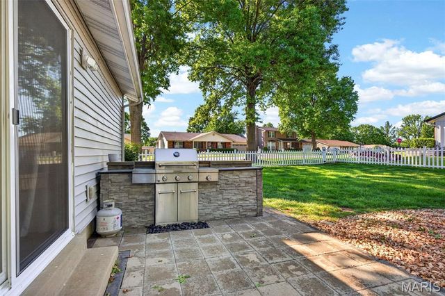 301 Rachels Trail, St Peters, MO 63376