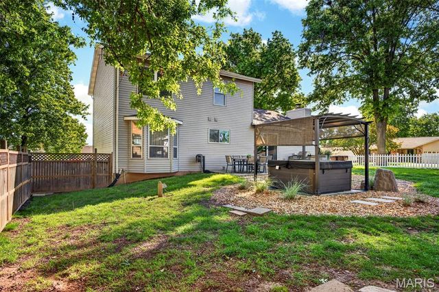 301 Rachels Trail, St Peters, MO 63376