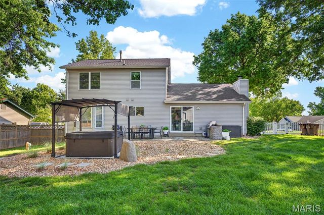 301 Rachels Trail, St Peters, MO 63376