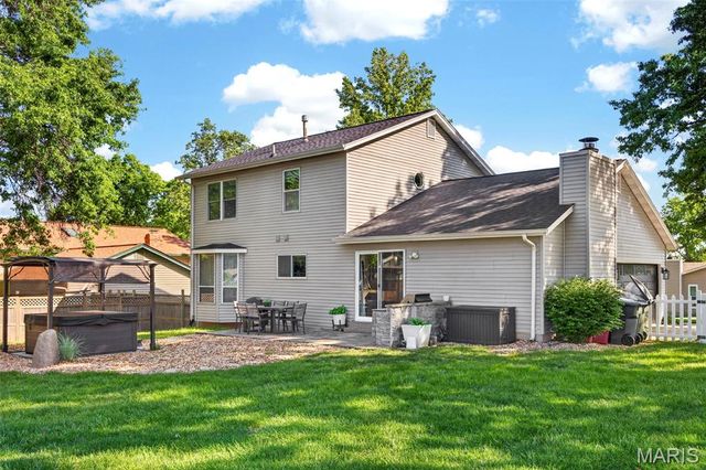 301 Rachels Trail, St Peters, MO 63376