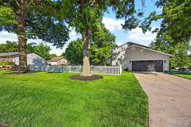 301 Rachels Trail, St Peters, MO 63376