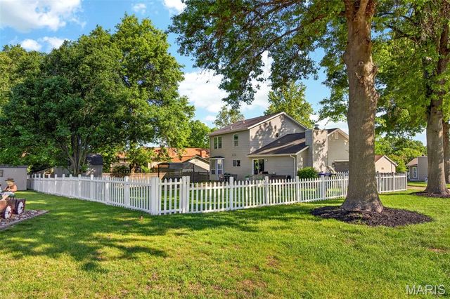 301 Rachels Trail, St Peters, MO 63376