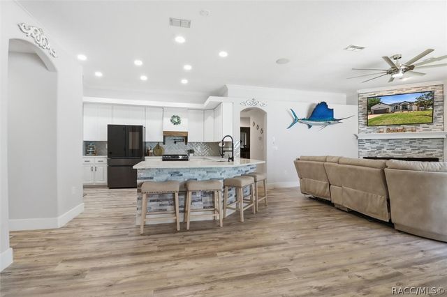 11870 W Waterway Drive, Homosassa, FL 34448