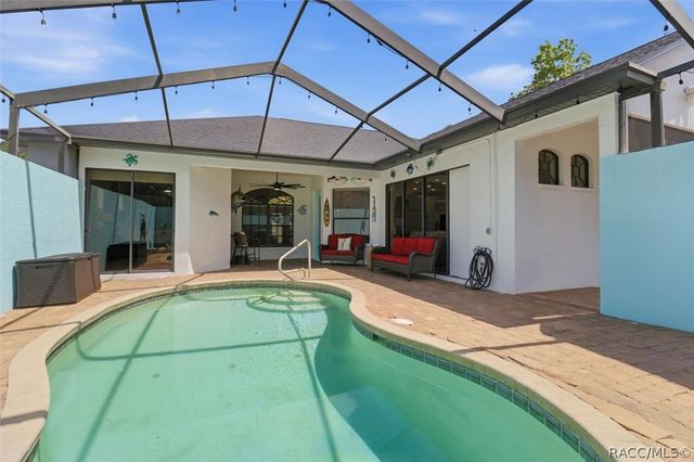 11870 W Waterway Drive, Homosassa, FL 34448