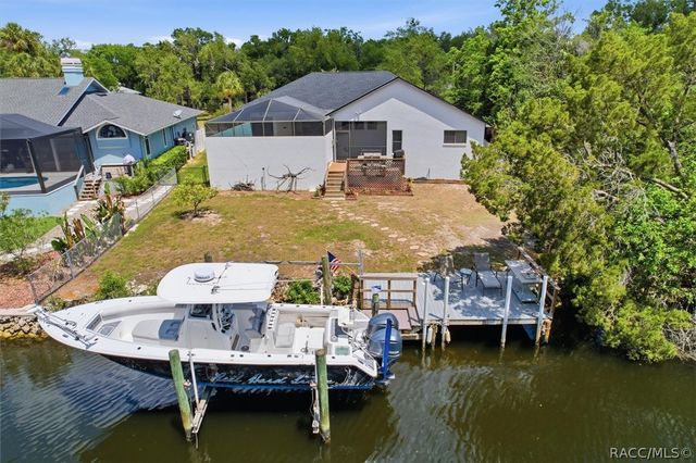 11870 W Waterway Drive, Homosassa, FL 34448