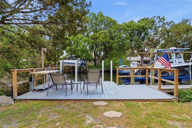 11870 W Waterway Drive, Homosassa, FL 34448