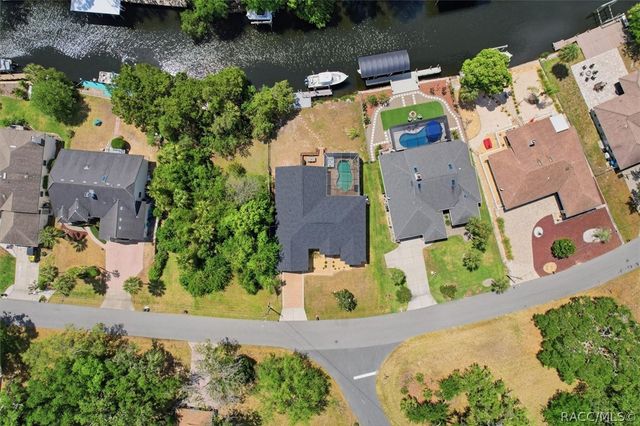 11870 W Waterway Drive, Homosassa, FL 34448