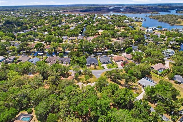 11870 W Waterway Drive, Homosassa, FL 34448
