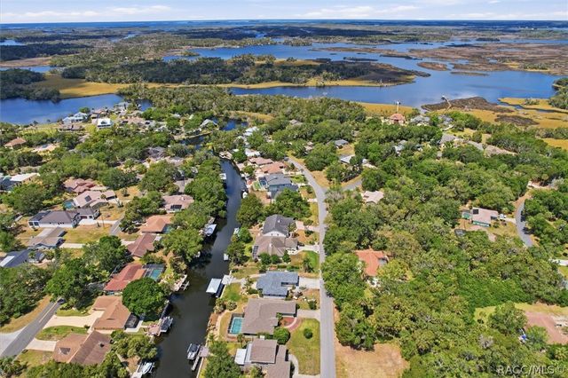 11870 W Waterway Drive, Homosassa, FL 34448