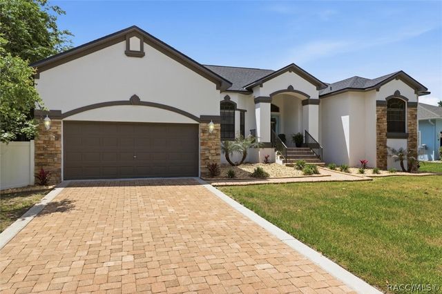 11870 W Waterway Drive, Homosassa, FL 34448
