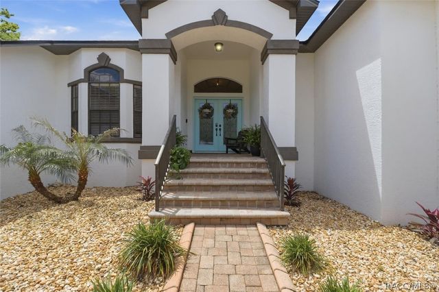 11870 W Waterway Drive, Homosassa, FL 34448