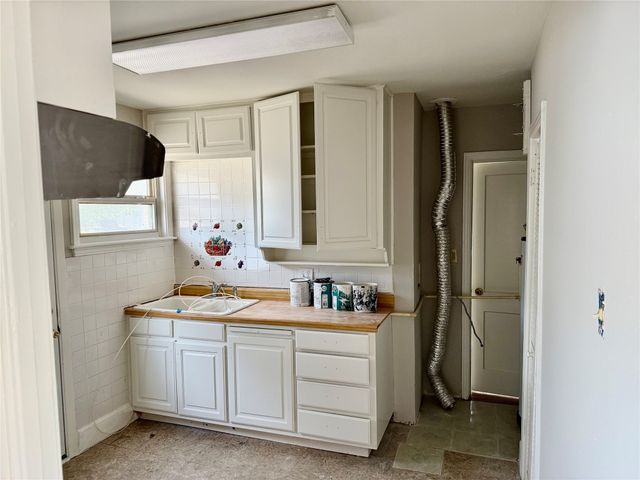 3821 Townsend Drive, Fort Worth, TX 76110