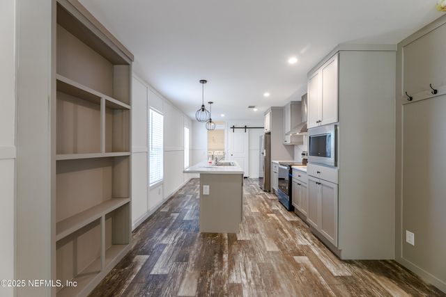 8534 OSTEEN Street, Jacksonville, FL 32210