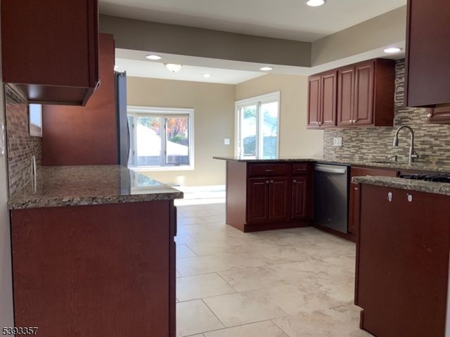 311 Pine St, Pompton Lakes Boro, NJ 07442