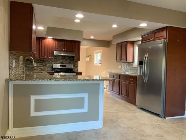 311 Pine St, Pompton Lakes Boro, NJ 07442