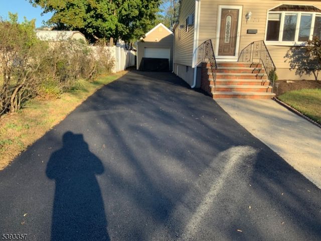 311 Pine St, Pompton Lakes Boro, NJ 07442