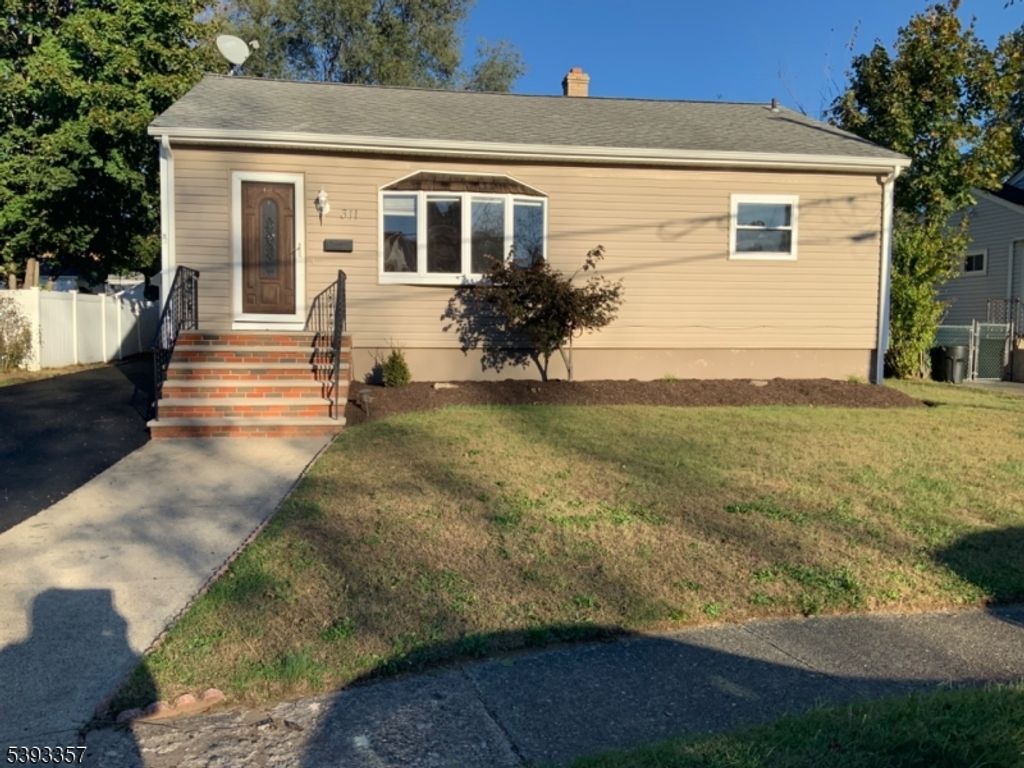 311 Pine St, Pompton Lakes Boro, NJ 07442