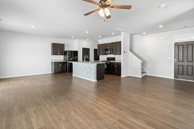 7027 Berkswell Dr, Lebanon, TN 37087