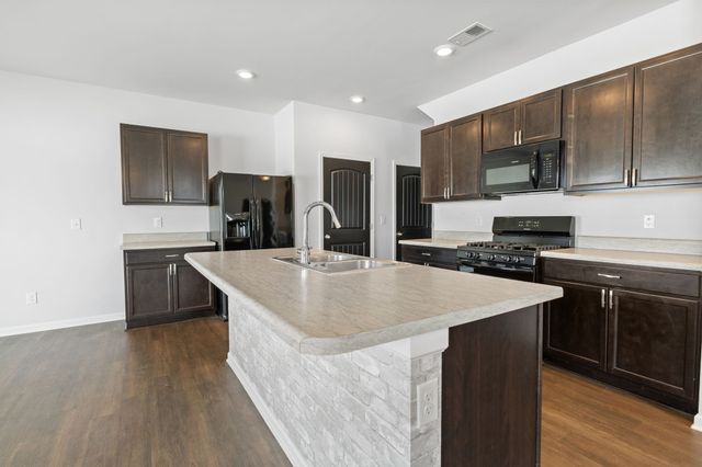 7027 Berkswell Dr, Lebanon, TN 37087
