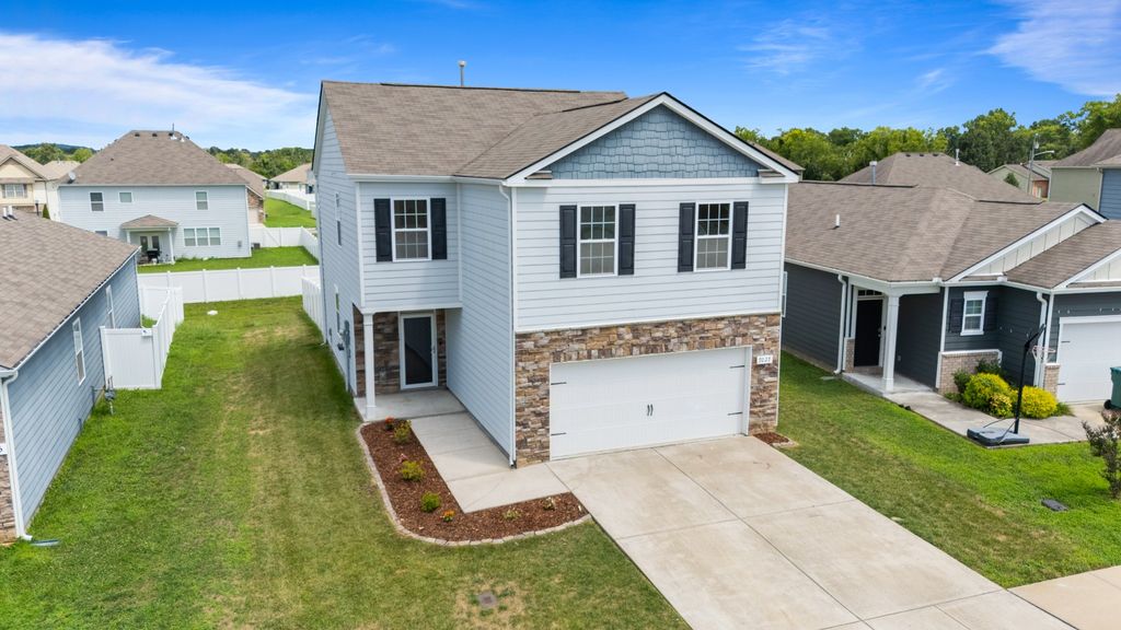 7027 Berkswell Dr, Lebanon, TN 37087
