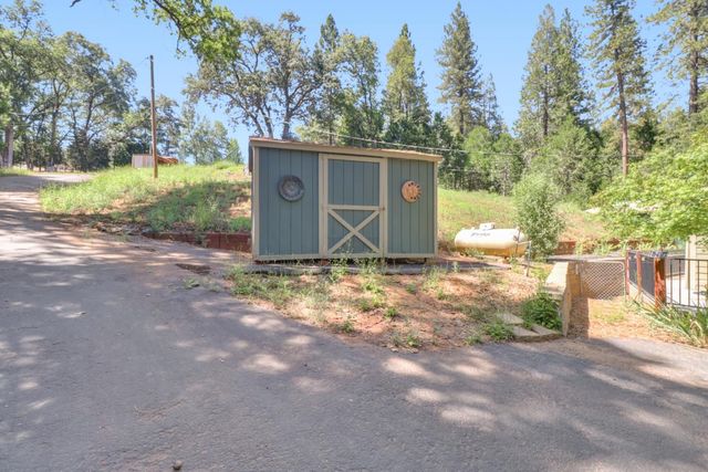 4909 Clear Creek Rd, Placerville, CA 95667