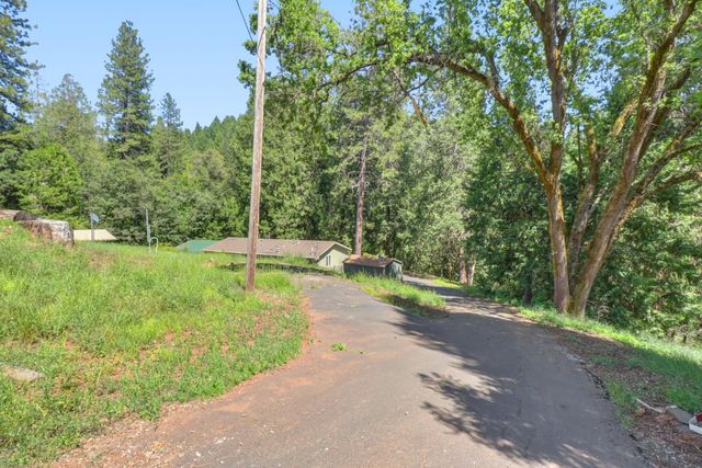 4909 Clear Creek Rd, Placerville, CA 95667