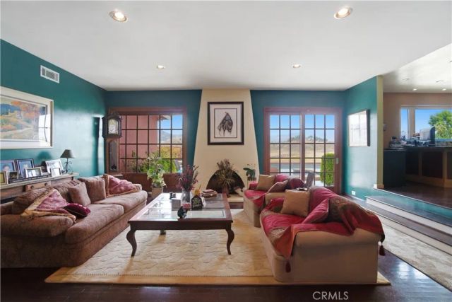 8767 Moorcroft Avenue, West Hills, CA 91304