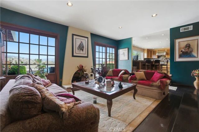 8767 Moorcroft Avenue, West Hills, CA 91304