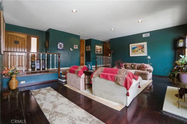 8767 Moorcroft Avenue, West Hills, CA 91304