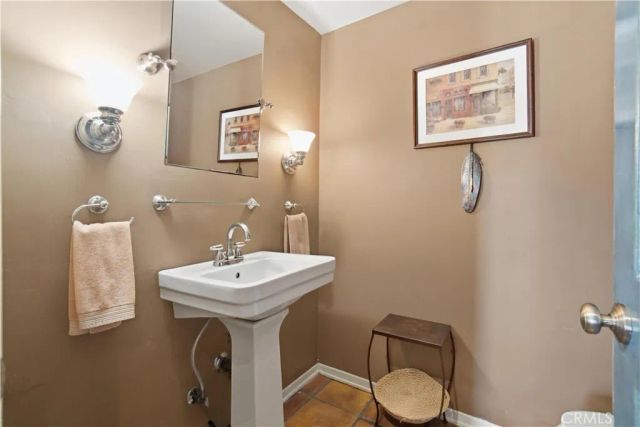 8767 Moorcroft Avenue, West Hills, CA 91304