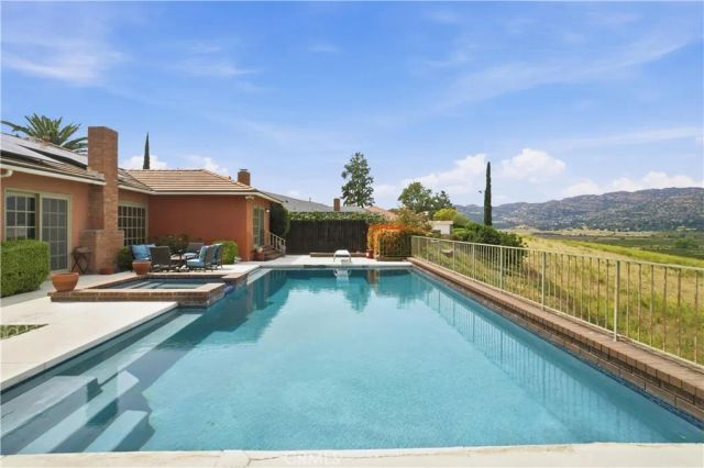 8767 Moorcroft Avenue, West Hills, CA 91304