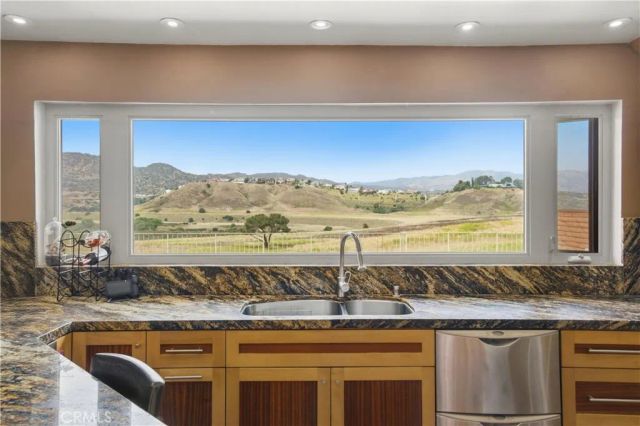 8767 Moorcroft Avenue, West Hills, CA 91304