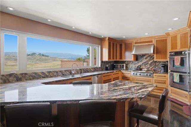 8767 Moorcroft Avenue, West Hills, CA 91304