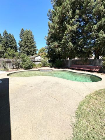 112 Cradle Bar Ct, Folsom, CA 95630