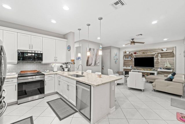 8128 Snowflake Obsidian Trail, Delray Beach, FL 33446