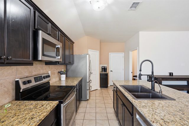 1124 Autumnwood Drive, Azle, TX 76020