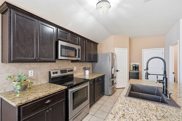 1124 Autumnwood Drive, Azle, TX 76020