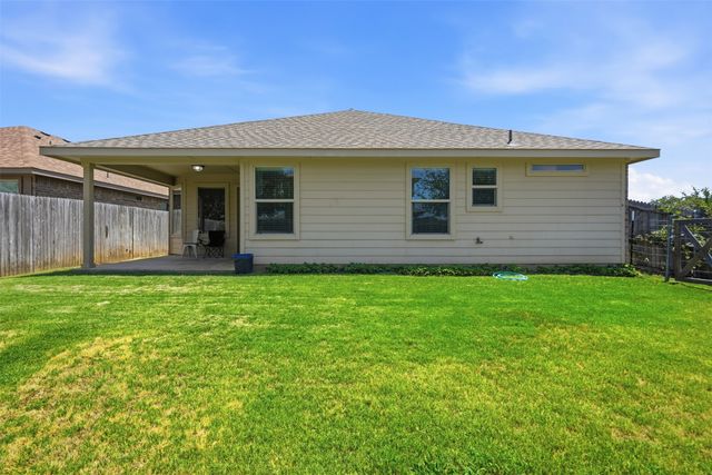 1124 Autumnwood Drive, Azle, TX 76020
