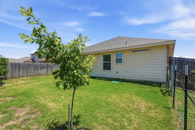 1124 Autumnwood Drive, Azle, TX 76020