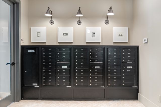 1650 W Roscoe Street 206, Chicago, IL 60657