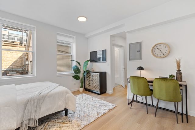 1650 W Roscoe Street 206, Chicago, IL 60657