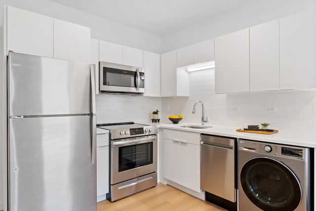 1650 W Roscoe Street 206, Chicago, IL 60657