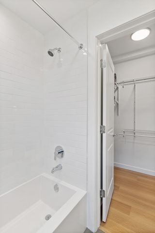 1650 W Roscoe Street 206, Chicago, IL 60657