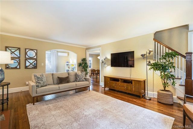 19 Hamilton Road, Scarsdale, NY 10583