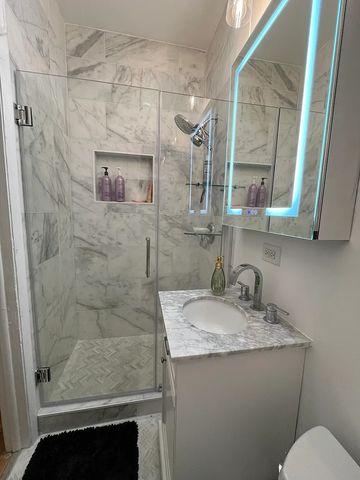 448 W Saint James Place 2C, Chicago, IL 60614
